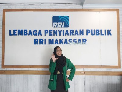 Mahasiswi KPI UIN Alauddin Makassar Ini Juara III KTI di Universitas Airlangga