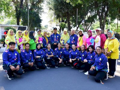 Tim Pemprov Sulsel Vs Tim Pemkot Makassar Eksibisi di Piala Walikota Cup