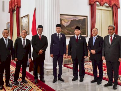 Ngobrol Santai Presiden Jokowi Bersama Beberapa Petinggi Negara Usai Pelantikan Wakil Menteri
