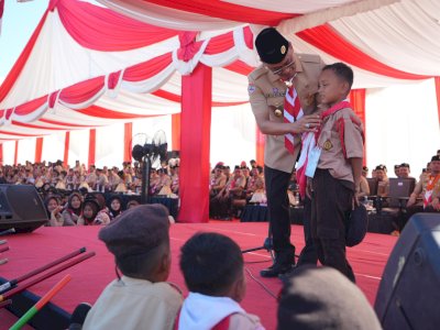 Pimpin Upacara Hari Besar Pramuka, Pj Gubernur Sulsel Prof Zudan Serahkan Penghargaan untuk Tokoh yang Berjasa