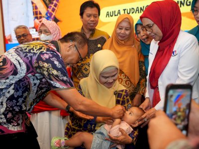 Didampingi Bunda PAUD Sulsel, Prof Zudan Canangkan Pemberian Vaksin Polio Putaran Kedua