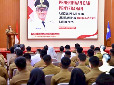 Prof Zudan Serahkan SK Pamong Praja Muda Lulusan IPDN Angkatan XXXI