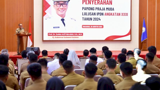 Prof Zudan Serahkan SK Pamong Praja Muda Lulusan IPDN Angkatan XXXI