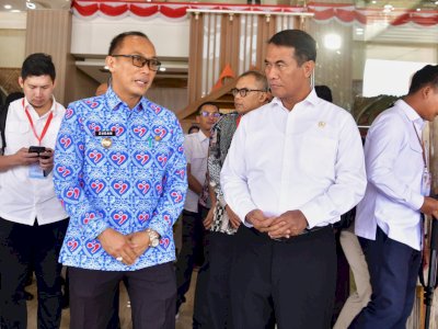 Mentan Amran Apresiasi Dukungan Pemprov Sulsel dalam Program Pangan Lestari, Serahkan 10 Ribu Polybag Tanaman Pekarangan