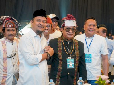 Tokoh Masyarakat Kenakan Pakaian Adat Toraja Hadiri Deklarasi Andi Sudirman &#8211; Fatmawati di Pilgub Sulsel