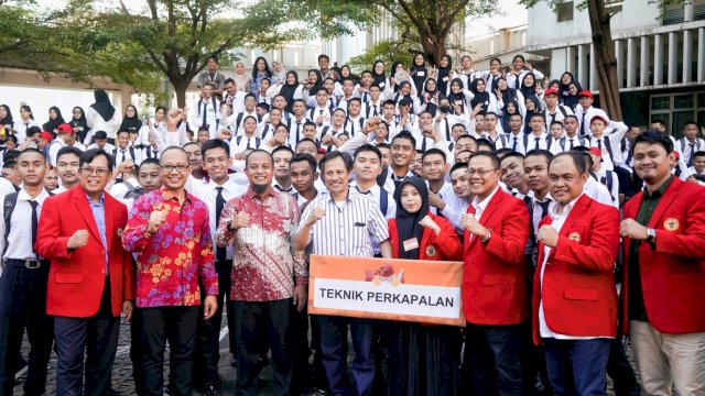 Andi Sudirman Berbagi Pengalaman Dihadapan 1.441 Maba Teknik Unhas