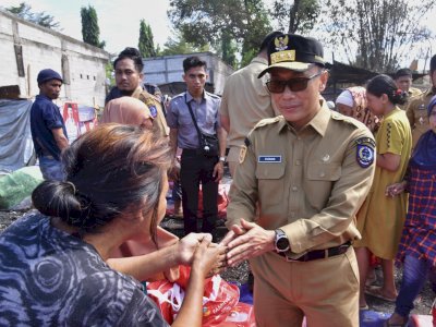Prihatin dan Berduka atas Musibah Kebakaran di TPA Antang, Pj Gubernur Prof Zudan Salurkan Bantuan kepada Korban