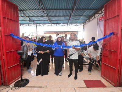 Andi Sudirman &#8211; Fatmawati Resmikan Posko Relawan di Takalar