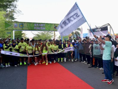 Dilepas Pj Gubernur Sulsel Prof Zudan, Ribuan Peserta Ikuti Jalan Santai dan Selayar Harkopnas Run 2024