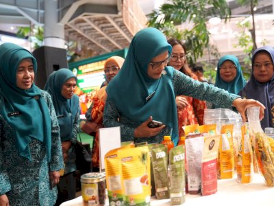 Buka Peluang Pasar UMKM, Pj Ketua PKK Sulsel Ninuk Zudan Buka Gelar Produk Olahan Tanaman Pangan