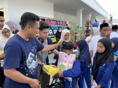 Syukuran Rumah “Bola Pute”, Andi Iwan Darmawan Aras Santuni Ratusan Anak Yatim di Wajo