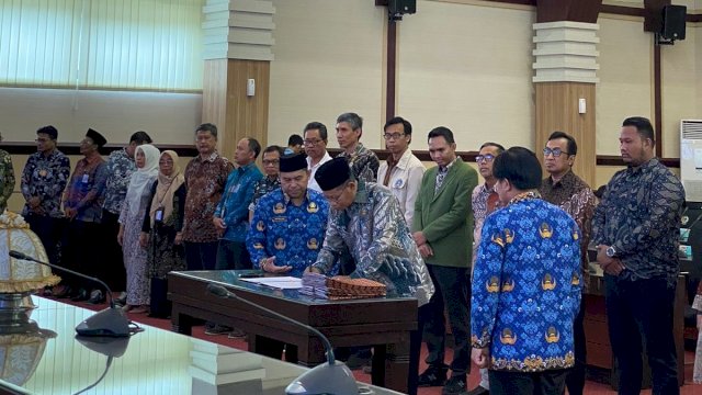 Biro AAKK UIN Alauddin dan Disnakertrans Sulsel Teken PKS, Siapkan Mahasiswa Siap Kerja Lewat Berwirausaha