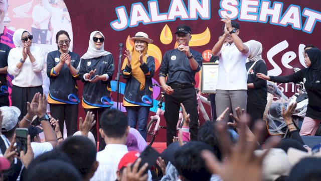 Rekor MURI Tercipta di Jalan Sehat HUT Sulsel ke-355
