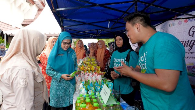 Bermanfaat Langsung untuk Masyarakat, Pj Ketua PKK Ninuk Zudan Apresiasi Gerakan Pangan Murah Serentak di 24 Kabupaten Kota