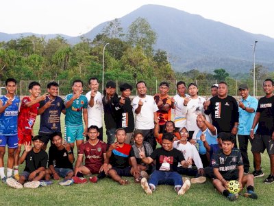 Akui Senang Bisa Main Bola Bareng, Warga Lutim Akui Andi Sudirman Sosok yang Merakyat