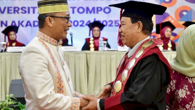 Orasi Ilmiah di Universitas Patompo, Pj Gubernur Prof Zudan Tekankan Bakti Anak Pada Orang Tua
