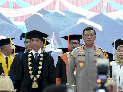 Kapolda Sulsel Sulsel Beri Orasi Ilmiah di Wisuda 107 UIN Alauddin Makassar