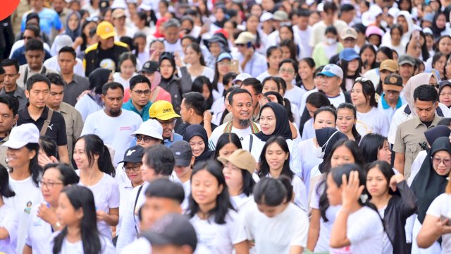 Jalan Sehat Anti Mager, Ribuan Warga Tana Toraja Berbaur dengan Andalan Hati
