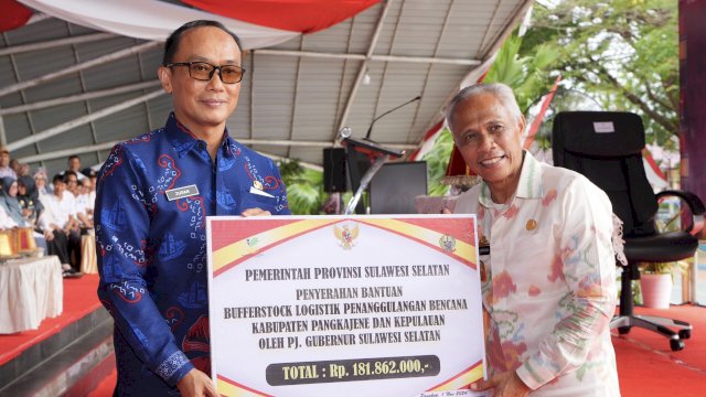 Kunker di Pangkep, Prof Zudan Serahkan Sejumlah Bantuan untuk Masyarakat
