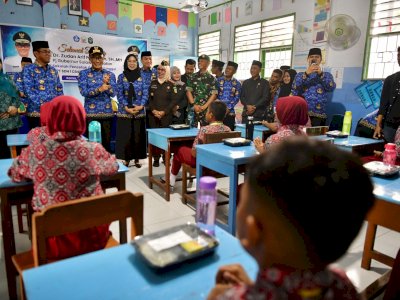 Simulasi Makan Siang Bergizi Gratis di Kabupaten Takalar, Pj Gubernur Prof Zudan: Insyaallah Sulsel Siap