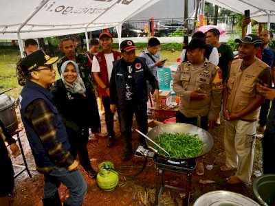 Prof Zudan Tinjau Lokasi Pengungsian Akibat Banjir, Dapur Umum Siap Layani Kebutuhan Makanan Pengungsi