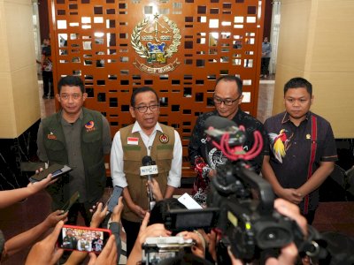 Menko PMK Pratikno Serahkan Bantuan Rp14,4 Miliar untuk Penanganan Bencana di Sulsel