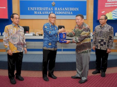 Siapkan Beasiswa S1, S2, dan S3, Rektor Unhas: Prof Zudan Sangat Visioner dan Peduli Masa Depan SDM Sulsel