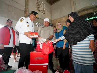 Tinjau Lokasi Banjir di Makassar, Prof Fadjry Djufry Harap Ada Solusi Permanen untuk Warga Terdampak
