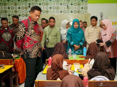 Pj Gubernur Sulsel Prof Fadjry Djufry Kembali Tinjau Pelaksanaan MBG di Kota Makassar