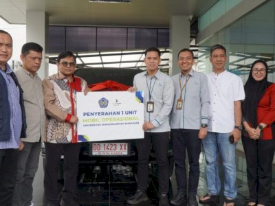 Unismuh Makassar Terima Mobil Operasional Fortuner dari Bank Sulselbar Syariah