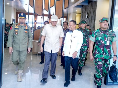 Gubernur Andi Sudirman Sulaiman Sambut Kedatangan Menteri Pertahanan di Sulsel