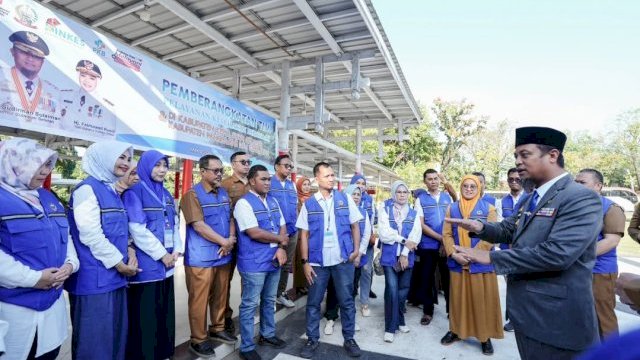 Gubernur Lepas Tim Pelayanan Kesehatan Bergerak ke Pulau Pangkep dan Selayar