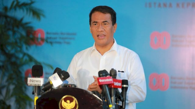 Menteri Pertanian (mentan) Andi Amran Sulaiman melaporkan percepatan program pencapaian swasembada pangan dalam apat erbatas bersama Presiden Prabowo Subianto (25/8/2025).