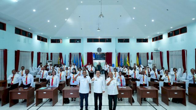 Jufri Rahman membawakan materi bertajuk Isu Strategis dalam Kepemimpinan Pelayanan Publik