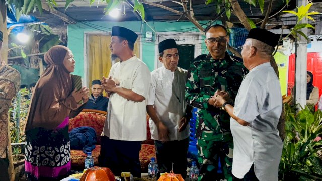 Andi Sudirman Sulaiman hadir bersama Pangdam XIV/Hasanuddin Mayjen TNI Windiyatno, pada malam kedua takziah almarhum senin 1/09/2025