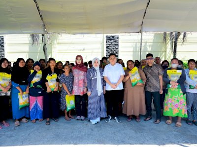 Fatmawati Rusdi Pimpin Aksi Jumat Berkah Pasca Kebakaran Gedung DPRD Sulsel