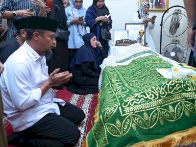 Andi Sudirman Melayat Prof Paturungi Parawansa, Mertua Gubernur Jatim Khofifah