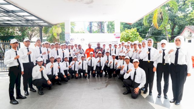 Andi Sudirman Sulaiman melepas pemberangkatan Calon Praja Institut Pemerintahan Dalam Negeri (IPDN) XXXVI di Kantor dan Mes Phinisi Badan Penghubung Jakarta, Selasa (23/9/2025).