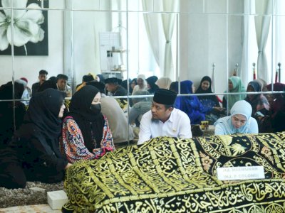 Gubernur Andi Sudirman Melayat ke Rumah Duka Ibunda Wagub Fatmawati Rusdi