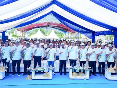 Gubernur Sulsel Bersama DPD dan Mentan RI Dorong Swasembada Pangan Lewat Pencanangan Bibit Jagung di Pangkep