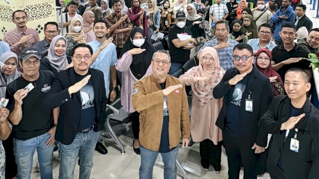 Direktur Utama, Direktur Operasional & TI, serta Direktur Pemasaran & Syariah menyapa langsung nasabah di Kantor Cabang Utama Makassar, kamis, 04/09/2025