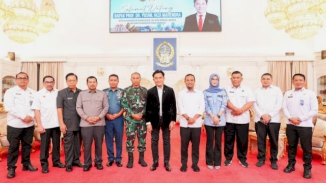 kunjungan Menteri Koordinator Bidang Hukum, Hak Asasi Manusia, Imigrasi, dan Pemasyarakatan, Yusril Ihza Mahendra di Rumah Jabatan Gubernur Sulsel, Rabu (10/9/2025).