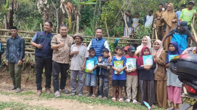 kepada Dinas Sosial Provinsi Sulsel, UPZ Baznas Sulsel, Pemerintah Kabupaten Gowa bersama Bupati Gowa, Husniah Talenrang, dan relawan Andalan Peduli