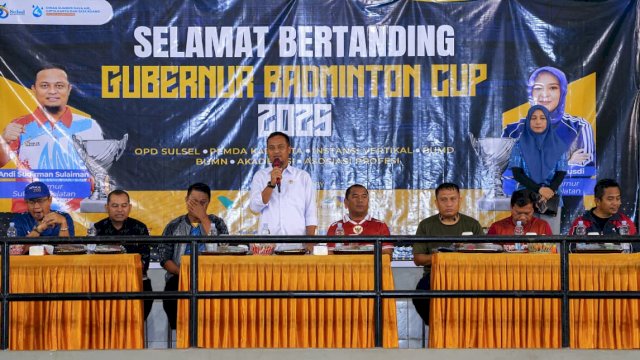 Gubernur Sulawesi Selatan, Andi Sudirman Sulaiman secara resmi membuka Gubernur Badminton Cup 2025 dalam rangka memeriahkan Hari Jadi Sulawesi Selatan ke-356 di GOR Bulutangkis Kompleks Perkantoran Gubernur Sulsel, Kamis (9/10/2025).
