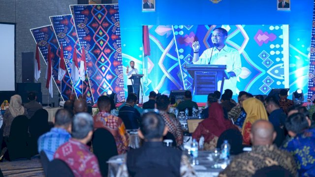 Gubernur Sulawesi Selatan, Andi Sudirman Sulaiman menghadiri Rapat Koordinasi dan Sinkronisasi bersama Pemerintah Daerah di Hotel Claro Makassar, Kamis (9/10/2025).