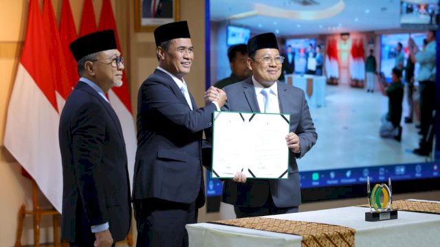 prosesi serah terima jabatan (sertijab) Kepala Badan Pangan Nasional (Bapanas) dari Arief Prasetyo Adi kepada Andi Amran Sulaiman di Jakarta, Senin (13/10/2025