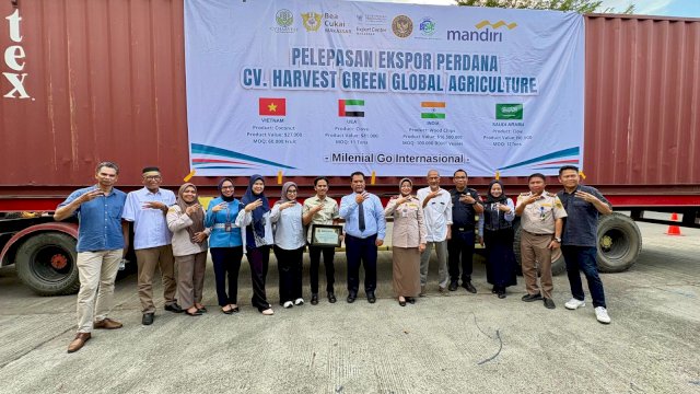 Ekspor Perdana CV.Harvest Green Global Agriculture Kirim 60.000 Kelapa Ke Vietnam