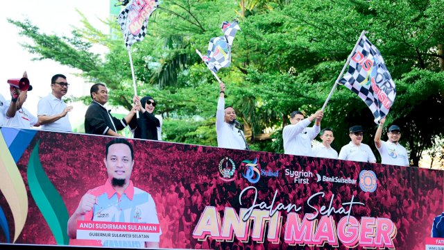 Gubernur Andi Sudirman Lepas Puluhan Ribu Peserta Jalan Sehat Anti Mager Peringatan 356 Tahun Sulsel