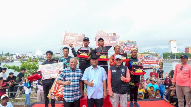 Andi Sudirman Sulaiman menghadiri Grand Final Katinting Race 2025 Piala Gubernur Sulsel yang digelar di Taman Andalan Center Point of Indonesia (CPI) Kota Makassar, Minggu (26/10/2025).