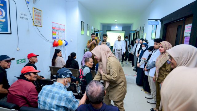 Fatmawati Rusdi, membuka secara resmi kegiatan Pemeriksaan Kesehatan Gratis Deteksi Dini Kanker Kulit di Unit Layanan Kesehatan Kulit, Kelamin, dan Kosmetika, Jalan Veteran Utara, Makassar, Senin, 27 Oktober 2025.